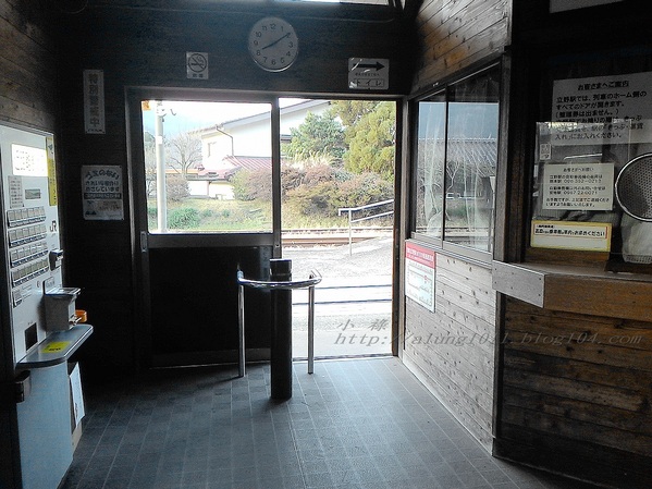 南阿蘇小火車：火車快飛~~  ...南阿蘇鉄道風情.. 田野連川谷‧冷風伴晨曦