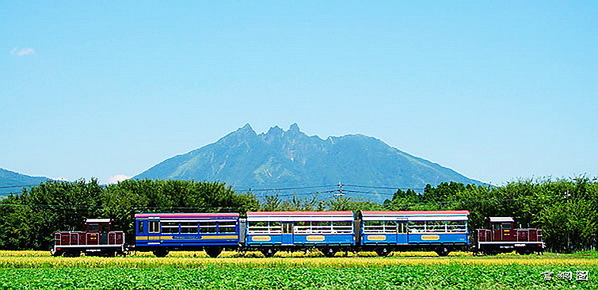 南阿蘇小火車：火車快飛~~  ...南阿蘇鉄道風情.. 田野連川谷‧冷風伴晨曦
