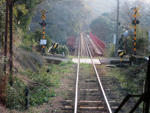 南阿蘇小火車：火車快飛~~  ...南阿蘇鉄道風情.. 田野連川谷‧冷風伴晨曦