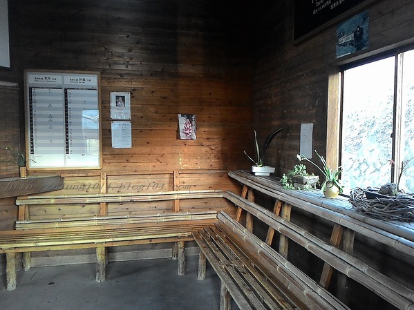 南阿蘇小火車：火車快飛~~  ...南阿蘇鉄道風情.. 田野連川谷‧冷風伴晨曦