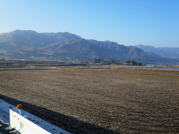 南阿蘇小火車：火車快飛~~  ...南阿蘇鉄道風情.. 田野連川谷‧冷風伴晨曦