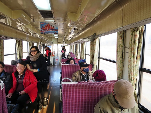 南阿蘇小火車：火車快飛~~  ...南阿蘇鉄道風情.. 田野連川谷‧冷風伴晨曦