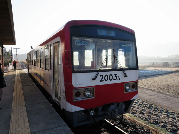南阿蘇小火車：火車快飛~~  ...南阿蘇鉄道風情.. 田野連川谷‧冷風伴晨曦