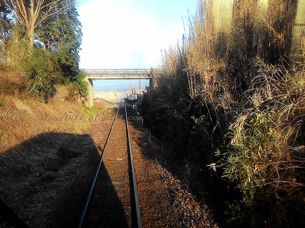 南阿蘇小火車：火車快飛~~  ...南阿蘇鉄道風情.. 田野連川谷‧冷風伴晨曦