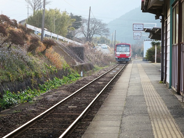 南阿蘇小火車：火車快飛~~  ...南阿蘇鉄道風情.. 田野連川谷‧冷風伴晨曦
