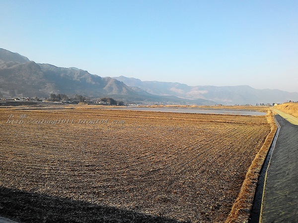 南阿蘇小火車：火車快飛~~  ...南阿蘇鉄道風情.. 田野連川谷‧冷風伴晨曦