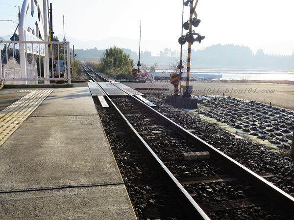 南阿蘇小火車：火車快飛~~  ...南阿蘇鉄道風情.. 田野連川谷‧冷風伴晨曦