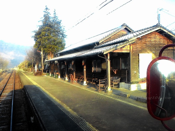 南阿蘇小火車：火車快飛~~  ...南阿蘇鉄道風情.. 田野連川谷‧冷風伴晨曦