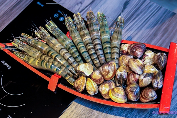 湯正黑潮涮涮:【新莊火鍋】☼湯正黑潮涮涮☼安格斯牛小排(prime)18盎司、海鮮大而新鮮,食材講究,海陸全包一次滿足!♥♥