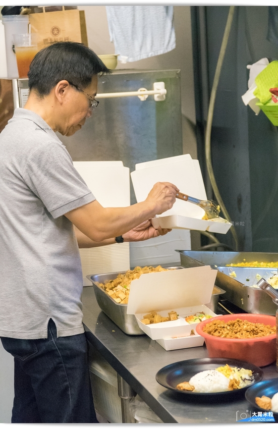 台北南京復興站最強外送便當,九九食坊,30款便當天天隨意變換！外帶內用免費享用溫體豬大骨湯喝到飽～獨家小魚乾XO醬超下飯,捷運南京復興站便當推薦,台北中山區便當外送推薦, - 大胃米粒 DAVID &