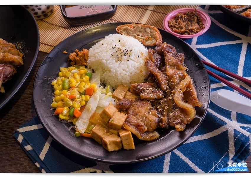 台北南京復興站最強外送便當,九九食坊,30款便當天天隨意變換！外帶內用免費享用溫體豬大骨湯喝到飽～獨家小魚乾XO醬超下飯,捷運南京復興站便當推薦,台北中山區便當外送推薦, - 大胃米粒 DAVID &