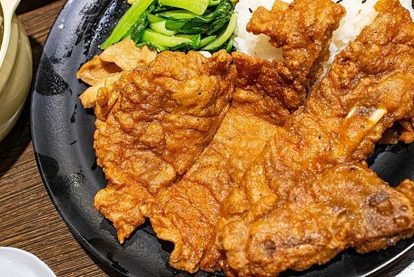 【台北便當店】九九食坊-每日便當訂單上百個，自行研製的美味主菜，超多口味讓你吃不膩