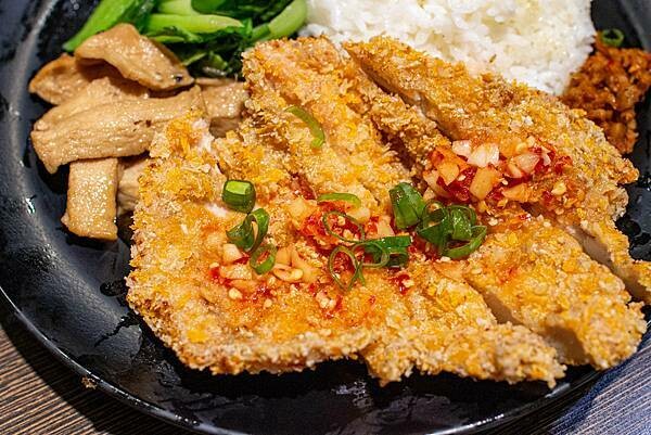 【台北便當店】九九食坊-每日便當訂單上百個，自行研製的美味主菜，超多口味讓你吃不膩