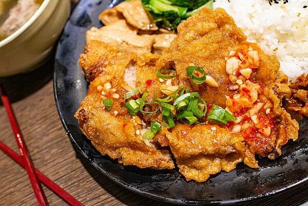 【台北便當店】九九食坊-每日便當訂單上百個，自行研製的美味主菜，超多口味讓你吃不膩