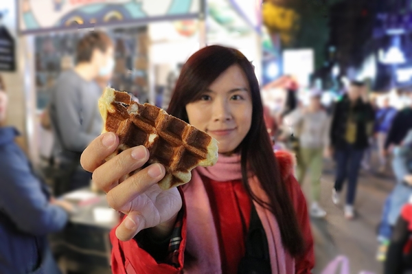 wake up 比利時鬆餅：【桃園食記】中原夜市推薦好吃鬆餅~醒醒吧比利時鬆餅WAKEUP WAFFLE/現做現烤13種口味每日限量賣完就沒囉