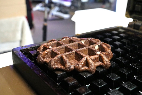 wake up 比利時鬆餅：【桃園食記】中原夜市推薦好吃鬆餅~醒醒吧比利時鬆餅WAKEUP WAFFLE/現做現烤13種口味每日限量賣完就沒囉