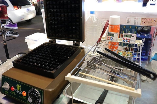 wake up 比利時鬆餅：【桃園食記】中原夜市推薦好吃鬆餅~醒醒吧比利時鬆餅WAKEUP WAFFLE/現做現烤13種口味每日限量賣完就沒囉