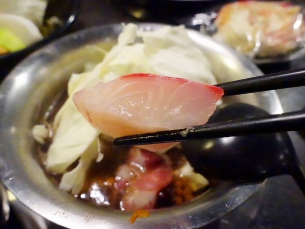 丰明殿昆布蔬果涮涮鍋 明德殿：【淡水捷運美食】丰明殿昆布蔬果涮涮鍋-明德殿 金黃秘湯/CP值超高巨無霸肉盤 視覺味覺雙享受 就讓我們沉浸在肉海裡吧！