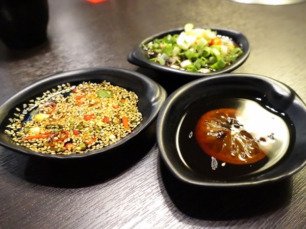 丰明殿昆布蔬果涮涮鍋 明德殿：【淡水捷運美食】丰明殿昆布蔬果涮涮鍋-明德殿 金黃秘湯/CP值超高巨無霸肉盤 視覺味覺雙享受 就讓我們沉浸在肉海裡吧！