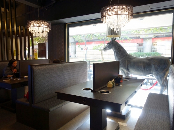 丰明殿昆布蔬果涮涮鍋 明德殿：【淡水捷運美食】丰明殿昆布蔬果涮涮鍋-明德殿 金黃秘湯/CP值超高巨無霸肉盤 視覺味覺雙享受 就讓我們沉浸在肉海裡吧！