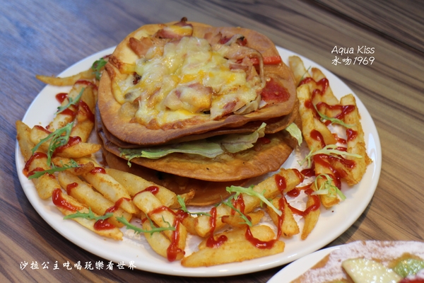 Aqua Kiss水吻1969:西門町創意料理『Aqua Kiss水吻1969』現場演唱/捷運西門站