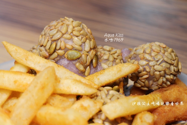 Aqua Kiss水吻1969:西門町創意料理『Aqua Kiss水吻1969』現場演唱/捷運西門站