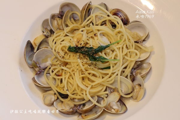 Aqua Kiss水吻1969:西門町創意料理『Aqua Kiss水吻1969』現場演唱/捷運西門站