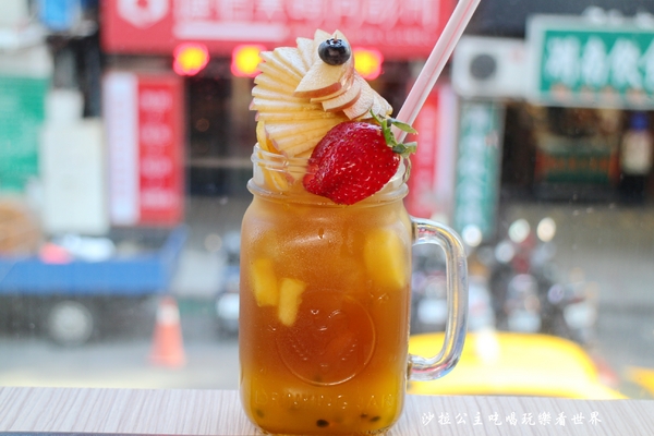 Aqua Kiss水吻1969:西門町創意料理『Aqua Kiss水吻1969』現場演唱/捷運西門站