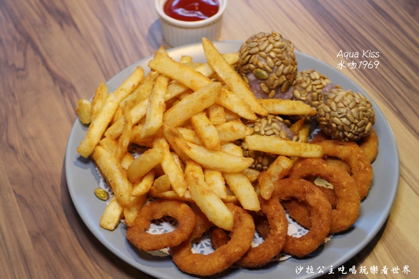 Aqua Kiss水吻1969:西門町創意料理『Aqua Kiss水吻1969』現場演唱/捷運西門站