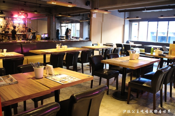 Aqua Kiss水吻1969:西門町創意料理『Aqua Kiss水吻1969』現場演唱/捷運西門站