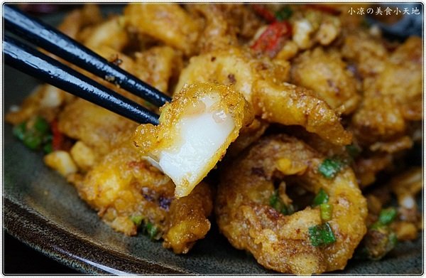 澤多海鮮燒烤板屋：台中西區』澤多海鮮燒烤板屋║聚餐宵夜小酌推薦，看球賽、射飛鏢另類夜店風，XO炒波士頓龍蝦只要399元!