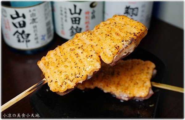 澤多海鮮燒烤板屋：台中西區』澤多海鮮燒烤板屋║聚餐宵夜小酌推薦，看球賽、射飛鏢另類夜店風，XO炒波士頓龍蝦只要399元!