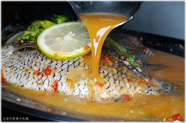 澤多海鮮燒烤板屋：台中西區』澤多海鮮燒烤板屋║聚餐宵夜小酌推薦，看球賽、射飛鏢另類夜店風，XO炒波士頓龍蝦只要399元!