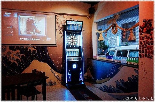 澤多海鮮燒烤板屋：台中西區』澤多海鮮燒烤板屋║聚餐宵夜小酌推薦，看球賽、射飛鏢另類夜店風，XO炒波士頓龍蝦只要399元!