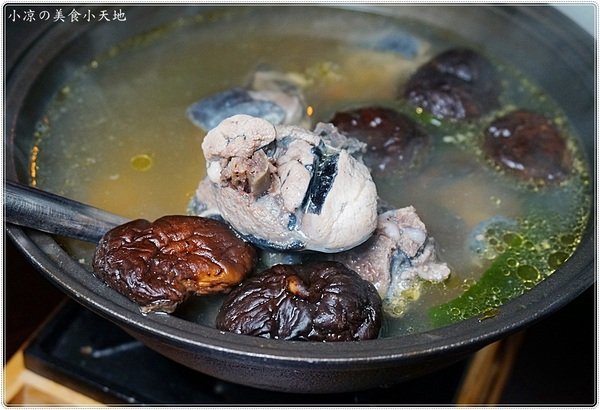 澤多海鮮燒烤板屋：台中西區』澤多海鮮燒烤板屋║聚餐宵夜小酌推薦，看球賽、射飛鏢另類夜店風，XO炒波士頓龍蝦只要399元!