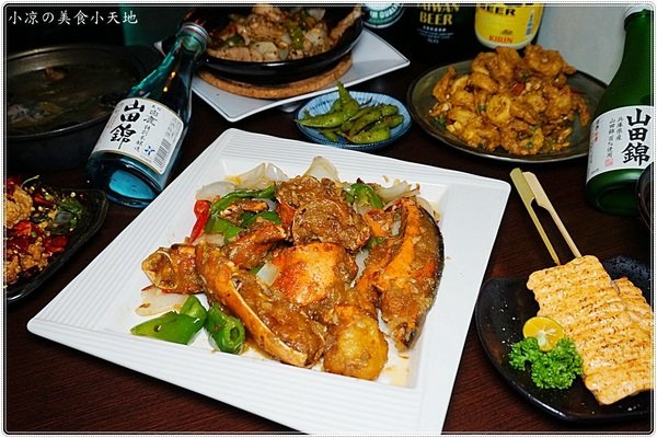 澤多海鮮燒烤板屋：台中西區』澤多海鮮燒烤板屋║聚餐宵夜小酌推薦，看球賽、射飛鏢另類夜店風，XO炒波士頓龍蝦只要399元!