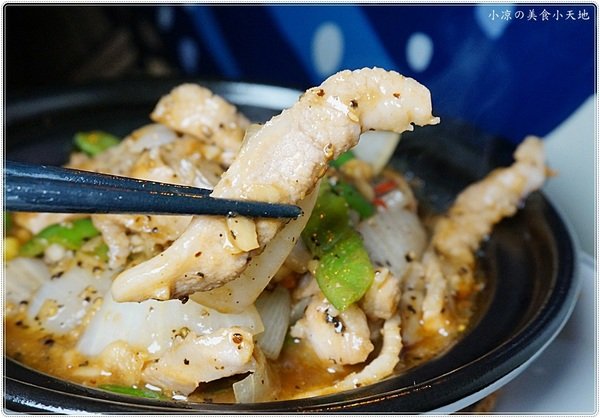 澤多海鮮燒烤板屋：台中西區』澤多海鮮燒烤板屋║聚餐宵夜小酌推薦，看球賽、射飛鏢另類夜店風，XO炒波士頓龍蝦只要399元!