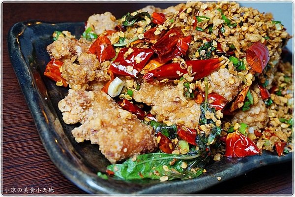 澤多海鮮燒烤板屋：台中西區』澤多海鮮燒烤板屋║聚餐宵夜小酌推薦，看球賽、射飛鏢另類夜店風，XO炒波士頓龍蝦只要399元!