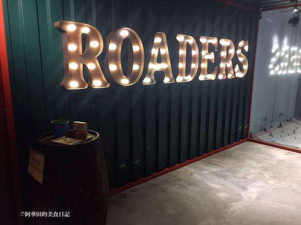 路徒行旅Roaders Hotel：【台北西門町】路徒行旅Roaders Hotel評價超高且價格低，徒步至捷運站不用五分鐘！(2016年4月開幕)