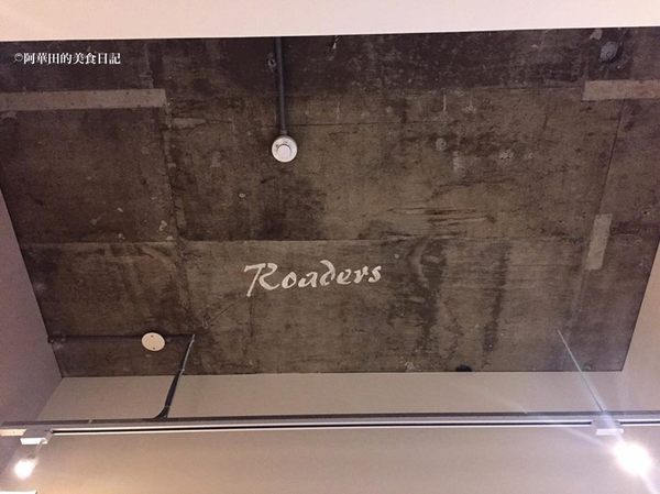 路徒行旅Roaders Hotel：【台北西門町】路徒行旅Roaders Hotel評價超高且價格低，徒步至捷運站不用五分鐘！(2016年4月開幕)