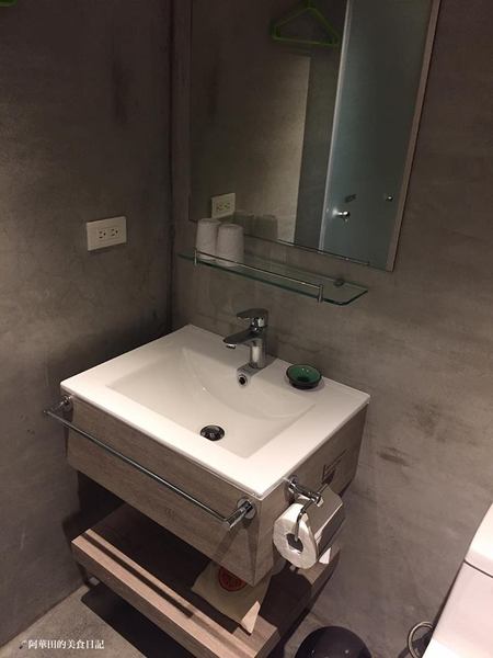 路徒行旅Roaders Hotel：【台北西門町】路徒行旅Roaders Hotel評價超高且價格低，徒步至捷運站不用五分鐘！(2016年4月開幕)