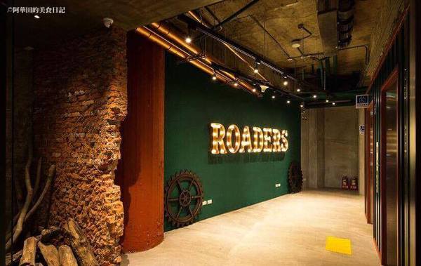 路徒行旅Roaders Hotel：【台北西門町】路徒行旅Roaders Hotel評價超高且價格低，徒步至捷運站不用五分鐘！(2016年4月開幕)