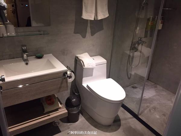 路徒行旅Roaders Hotel：【台北西門町】路徒行旅Roaders Hotel評價超高且價格低，徒步至捷運站不用五分鐘！(2016年4月開幕)