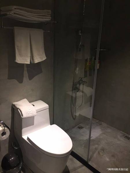 路徒行旅Roaders Hotel：【台北西門町】路徒行旅Roaders Hotel評價超高且價格低，徒步至捷運站不用五分鐘！(2016年4月開幕)