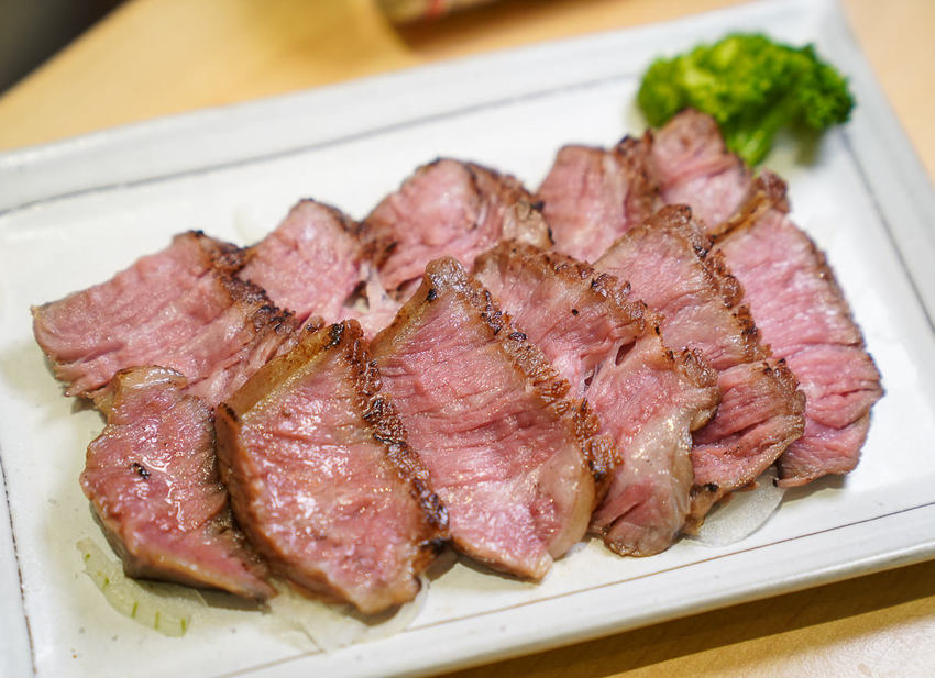 [高雄文化中心美食]赤燒分子廚藝丼-肉控必吃肉肉丼飯!滿足老饕的極致手藝 - 美食好芃友