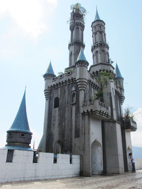 【新竹關西廢墟童話世界】迪士尼睡美人城堡夢幻景點~佛陀世界