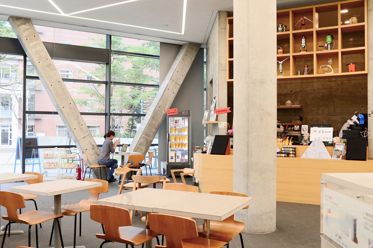 【美食】台中。霧峰《芒果咖啡 Mango Modern 》亞洲大學現代美術館 與安藤忠雄建築下午茶 - 卡琳。摸魚兒趣