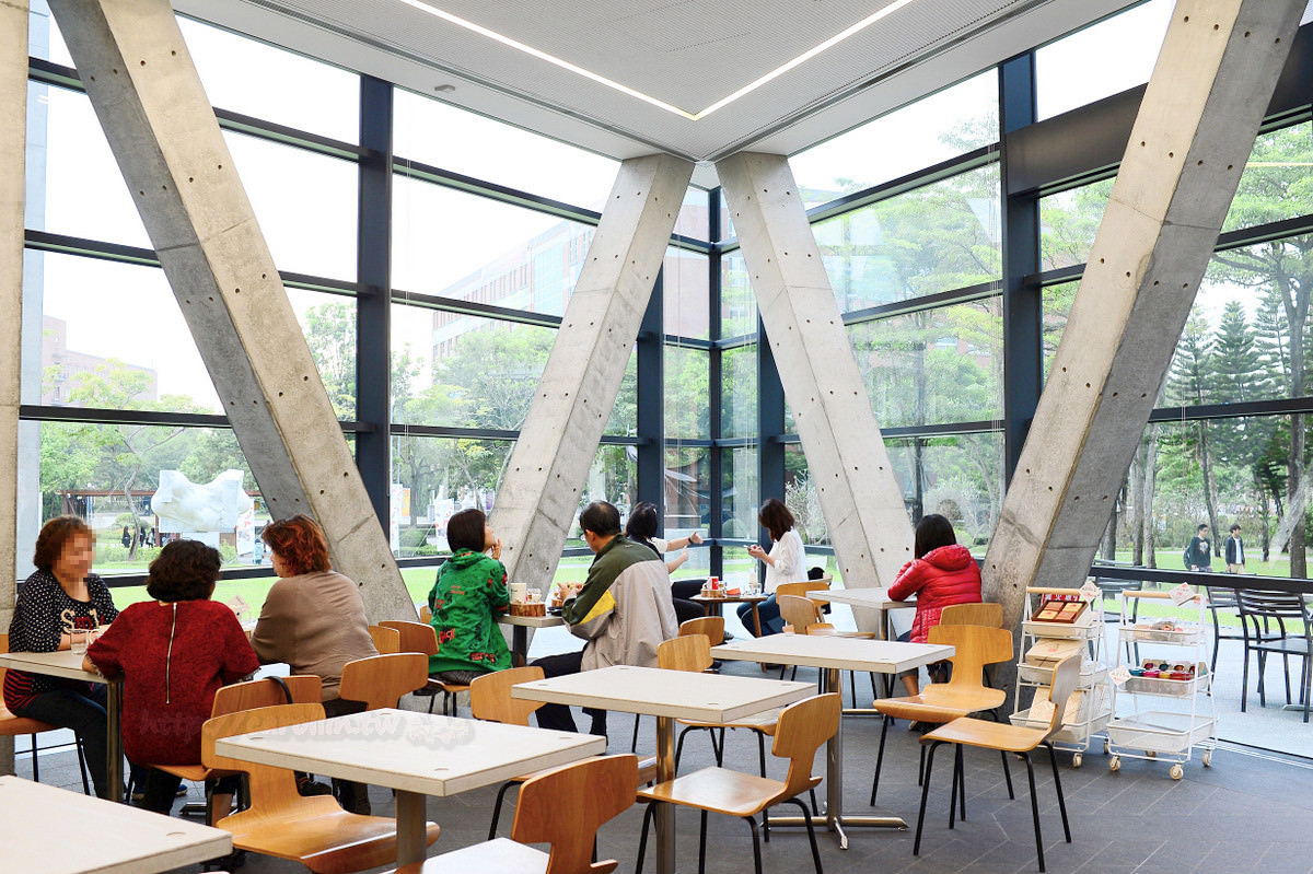 【美食】台中。霧峰《芒果咖啡 Mango Modern 》亞洲大學現代美術館 與安藤忠雄建築下午茶 - 卡琳。摸魚兒趣