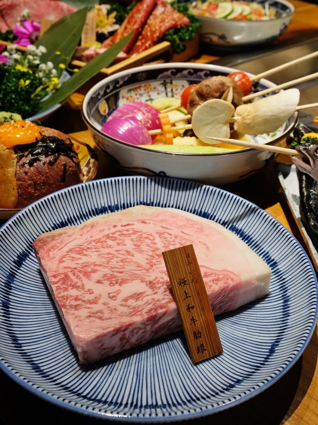 台中燒肉推這家-締藏和牛燒肉整條牛舌全上桌真的太狂啦!