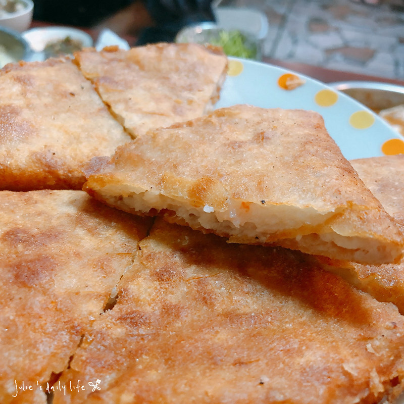 三重 小火鍋-路得小火鍋-三重國小站-肉山鍋好滿足-白飯、蜂蜜水、泡菜無限供應-附菜單 @跟著Julie一起走吧